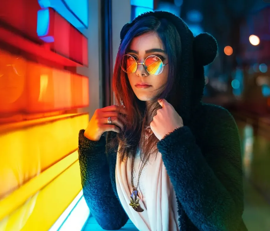 Pocket portrait kit: warm evening portraits on a phone